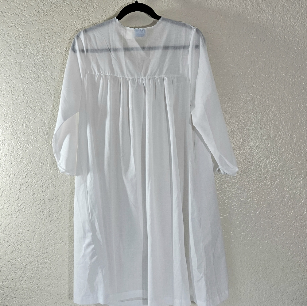 - Eve Stilman Vintage Embroidered Night Robe